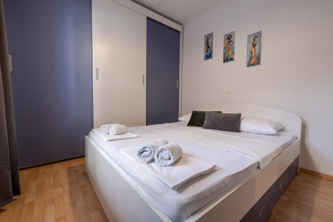 Dany - Free Parking * Makarska
